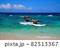 南国沖縄で有名なパワースポット　恋人たちに人気のハート型の奇岩が立つハートロックビーチ 82513367