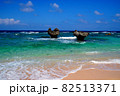 南国沖縄で有名なパワースポット　恋人たちに人気のハート型の奇岩が立つハートロックビーチ 82513371