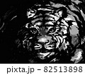 水墨画風の明暗の虎 82513898