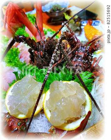 伊勢海老と金目鯛他お刺身の舟盛り 82515692