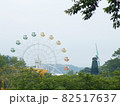 曇りの日の観覧車 82517637