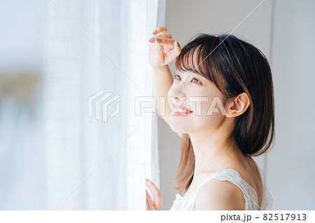 女性　ビューティー　朝 82517913