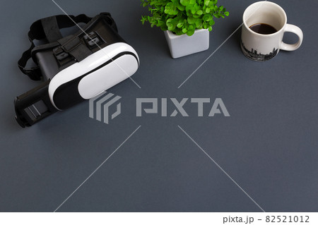 Virtual reality headset. Top view 82521012