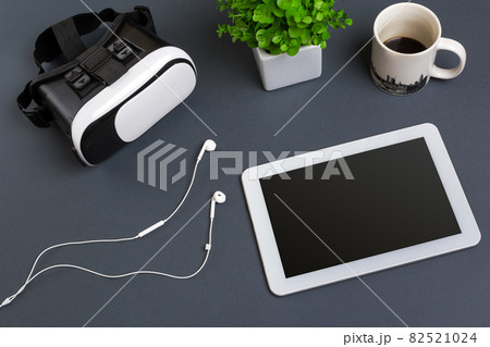 Virtual reality headset. Top view 82521024