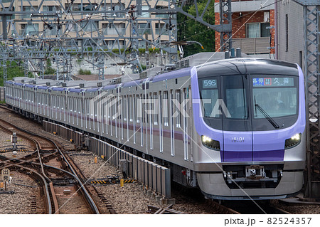 東京メトロ18000系電車第一編成　田園都市線の緩いカーブを往く 82524357