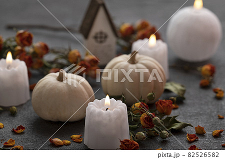ハロウィンのディスプレイ 白いかぼちゃの写真素材 5265