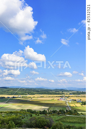 萌の丘 素晴らしい道央の穀倉地帯を望む 萌の丘 素晴らしい道央の穀倉地帯を望む 82532521
