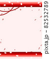 花びらと水引の赤系の縦背景 82532789
