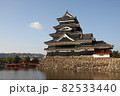 長野県松本市にある松本城は天守が国宝指定された五城のうちのひとつに数えられる 82533440