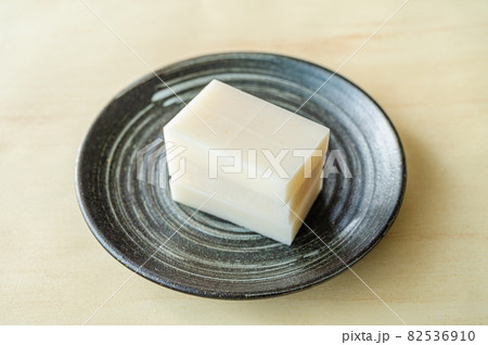 重ねた切り餅 82536910