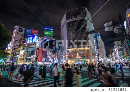 日本の東京都市景観 解除・宣言全面解除。渋谷は21時消灯後でも脅威の人流＝10月1日 82541631
