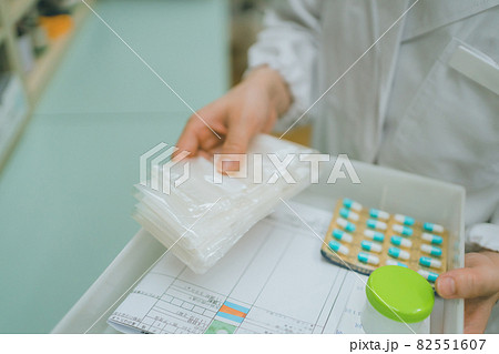 調剤薬局薬剤師の調剤業務 82551607