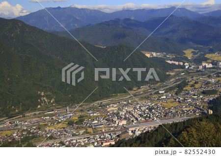 越後湯沢駅に到着する引退寸前の上越新幹線E4系Max 82552430