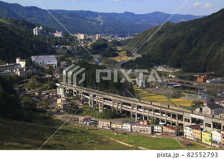 夏の上越線支線を行く上越新幹線E4系Maxとき 夏の上越線支線を行く上越新幹線E4系Maxとき 82552793