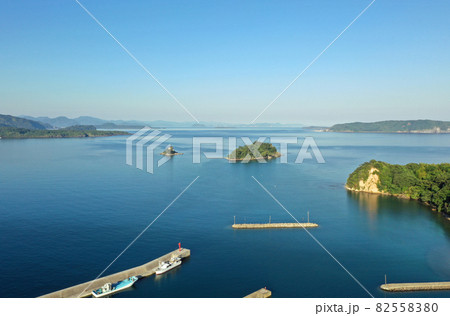 港町阿武町の港湾風景の空撮 82558380