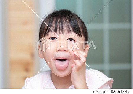 あっかんべーをする女の子の写真素材