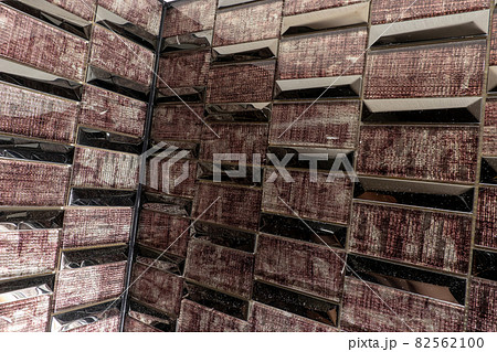 テクスチャー　メタリックでラグジュアリーなタイル 82562100