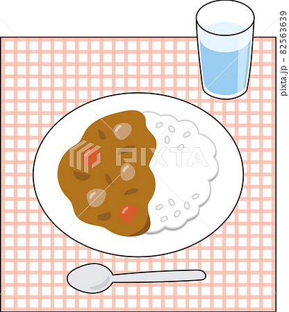 ランチョンマットに乗ったカレーライスとスプーンと水のイラスト素材