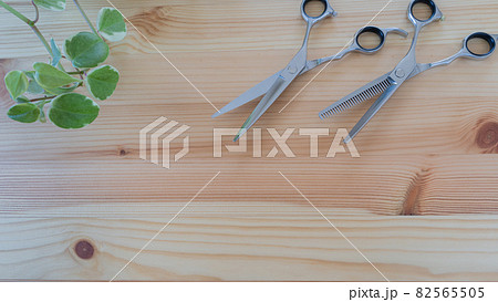 散髪　はさみ 82565505