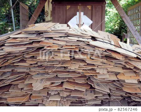 足手荒神（甲斐神社）　奉納された手形・足形　（熊本県嘉島町） 82567246