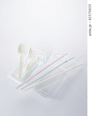 プラスチック製の食器 82570035
