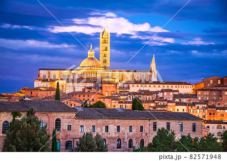 Siena, Tuscany, Italy - Night scenic Siena Cathedral Siena, Tuscany, Italy - Night scenic Siena Cathedral 82571948