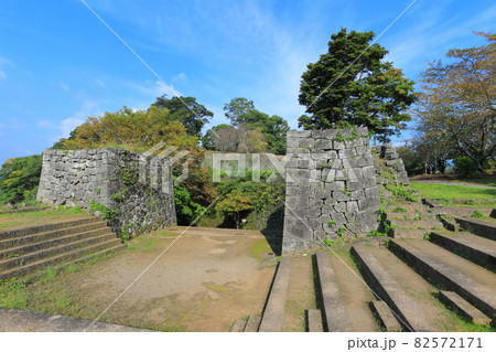 【大分県】晴天下の岡城址の大手門 82572171