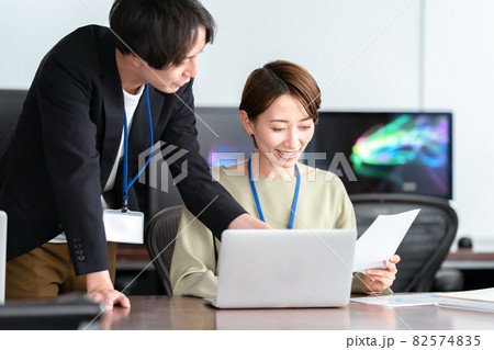 ビジネス　チーム 82574835