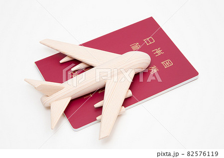 出国イメージ 旅券と旅客機 出国イメージ 旅券と旅客機 82576119