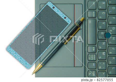 パソコンキーボードとスマホレトロカラーのイラスト素材