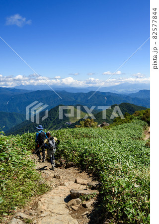 青空と天神尾根・谷川岳 82577844
