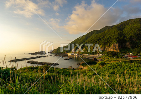 奥尻島の夕暮れ 82577906