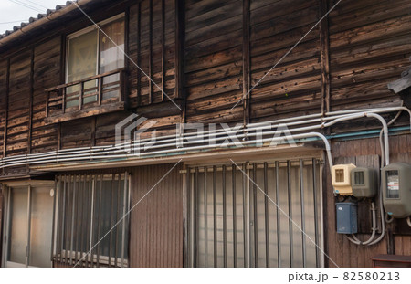 古い建物 / 朽ちた建物 / 廃墟のイメージ 82580213