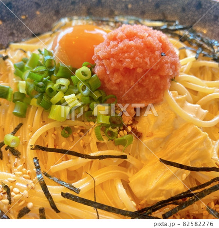 おしゃれなカフェのたらこカルボナーラ おしゃれなカフェのたらこカルボナーラ 82582276