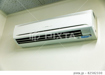 空調機　壁掛けエアコン室内機　 82582330