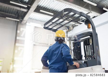 巨大な倉庫 巨大な倉庫 82584683