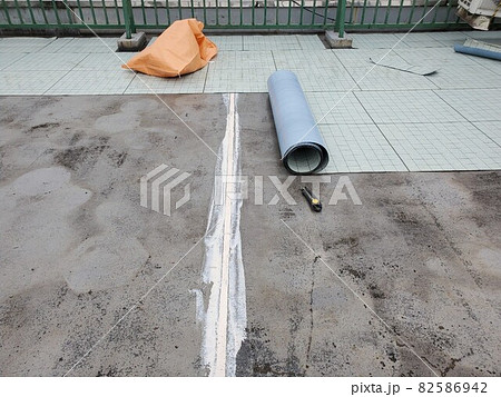 屋上防水工事で通気緩衝シート設置 82586942