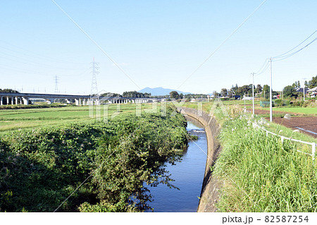 川と筑波山 82587254