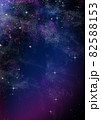 藍色の満天の星空に輝く星と銀河 82588153