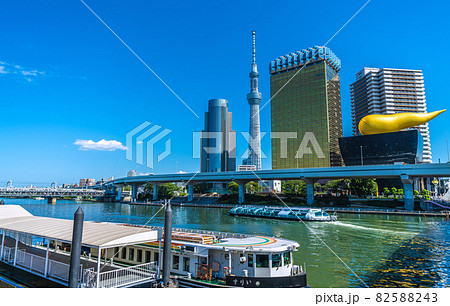 日本の東京都市景観 水上バス・いりすやホタルナ(画面奥)、隅田川などを望む 日本の東京都市景観 水上バス・いりすやホタルナ(画面奥)、隅田川などを望む 82588243