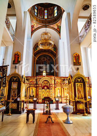 altar in the church. traditional decoration and iconostasis in the Church 82589655