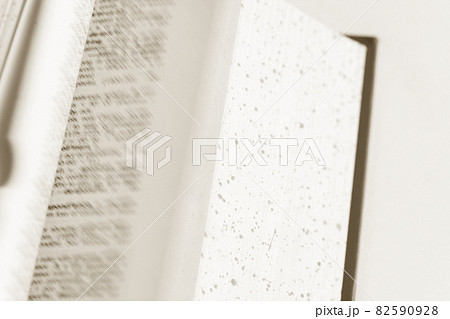 Dictionary 82590928