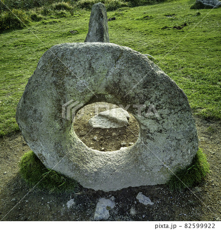 Men-an-Tol known as Men an Toll or Crick Stone Men-an-Tol known as Men an Toll or Crick Stone 82599922