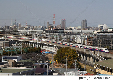 東北新幹線E2系と上越新幹線E4系並び 82601302