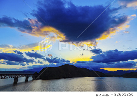 釜房湖の夕景　宮城県 82601850
