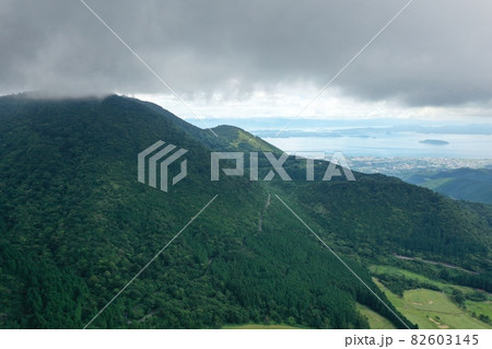 雲仙岳の山麓の空撮 雲仙岳の山麓の空撮 82603145
