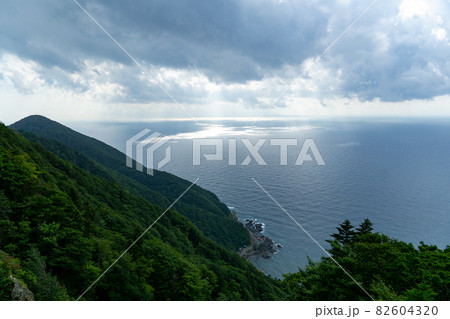 太田神社本殿から見る日本海の景色 太田神社本殿から見る日本海の景色 82604320