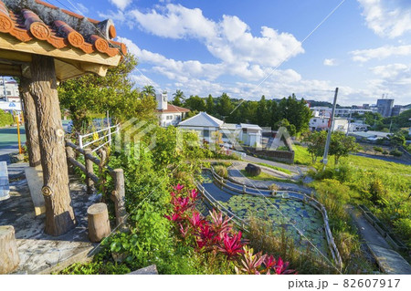 沖縄街並み 82607917