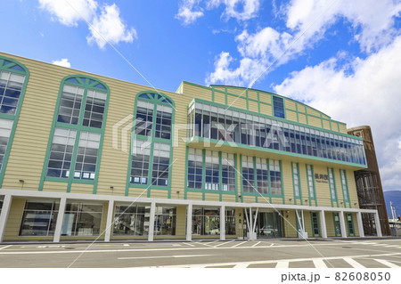 長井駅 新庁舎一体型新駅舎 山形県の写真素材