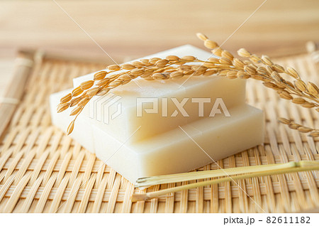 稲穂と切り餅 稲穂と切り餅 82611182